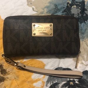 Michael Kors wristlet
